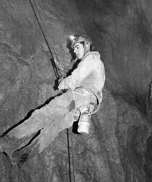 1968 mai Traversée Glaz Annette, Rappel Roger du Clan des Tritons et sa lampe Aquilon de chez Desautel